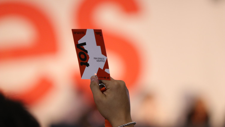 Més-Compromís torna a eixir del seu congrés nacional amb necessitat de didal i agulla| Més. 