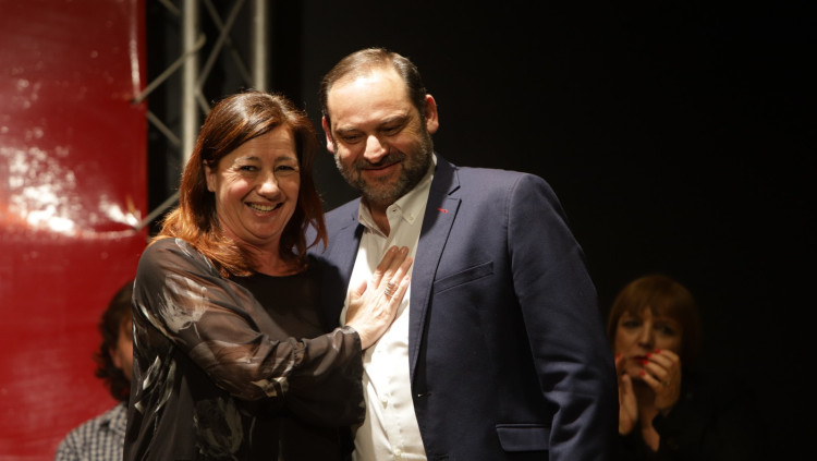 La presidenta del Congrés, Francina Armengol, amb l'exsecretari d'Organització del PSOE, José Luis Ábalos. Europa Press
