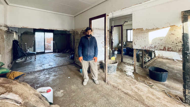 José, en sa casa d'Utiel, completament arrasada pels efectes del desbordament del riu Magre.