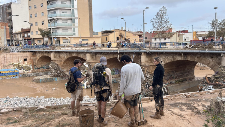 El pont que uneix les localitats de Massanassa i Catarroja, afectades per la DANA