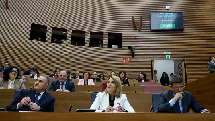D'esquerra a dreta: el tinent general Francisco J. Gan Pampols; la vicepresidenta primera Susana Camarero i el president Carlos Mazón| Europa Press. 