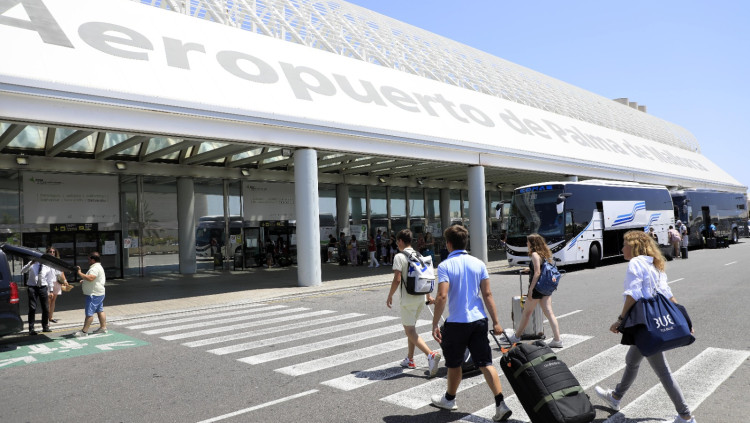 L’aeroport de Palma és el tercer de tot Europa en nombre de vols de jets privats per mor de la massiva arribada durant l’estiu. Europa Press