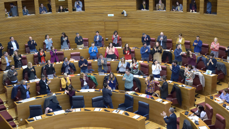 Aprovació del plurilingüisme a les Corts valencianes. Corts valencianes