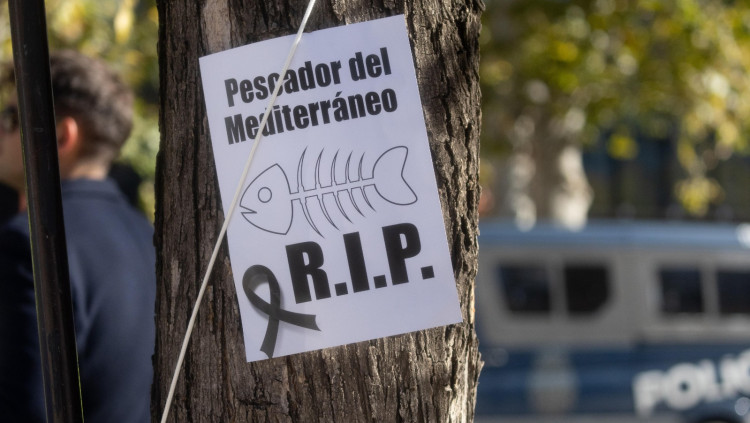 Protesta del sector pesquer, el dilluns passat, a la seu que la Comissió Europea té a Madrid. Europa Press