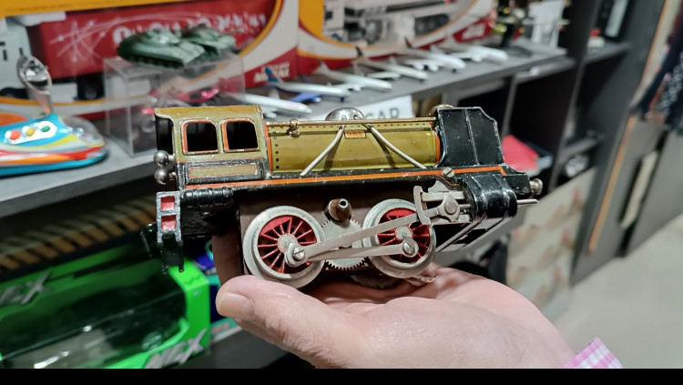 Tren de joguet antic a la tenda Payá d'Alacant