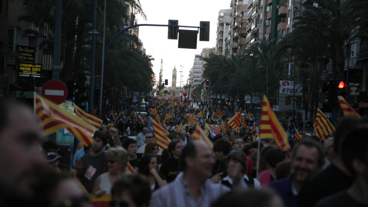 Manifestació del 25 d'Abril del 2008 a Alacant. Àlex Segura - Arxiu EL TEMPS. Àlex Segura - Arxiu EL TEMPS