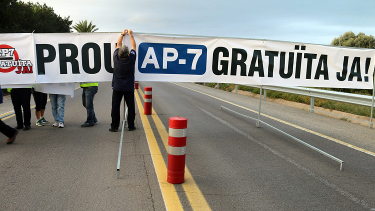 Protesta a l'AP7. Efe