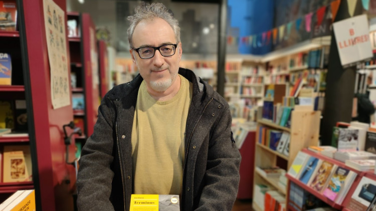 L'escriptor valencià Joan Benesiu i la seua nova novel·la, 'Terminus'.. Xavier Aliaga