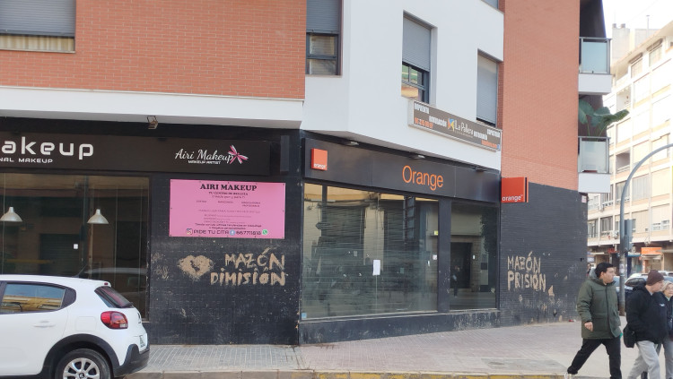 Pintades a l'avinguda Reial de Madrid contra el cap del Consell, el popular Carlos Mazón| Moisés Pérez