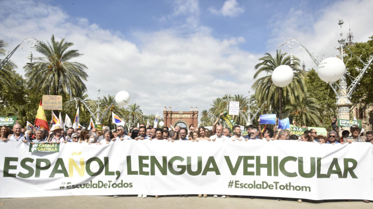 Pancarta de la plataforma Escuela de Todos en una manifestació a Barcelona| Europa Press.