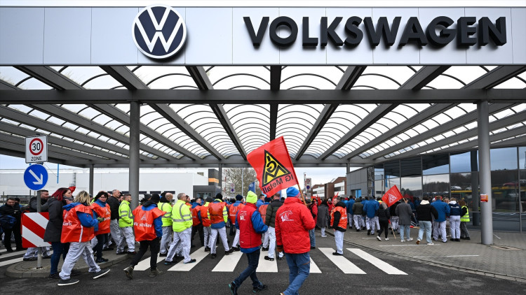 Un símptoma de debilitat del model alemany és la situació del sector automobilístic. A la imatge, protestes sindicals a una fàbrica de Volkswagen| Europa Press 