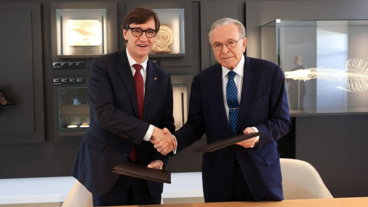 El president de la Generalitat de Catalunya, el socialista Salvador Illa, i el president de Criteria, Isidre Fainé| Europa Press. 