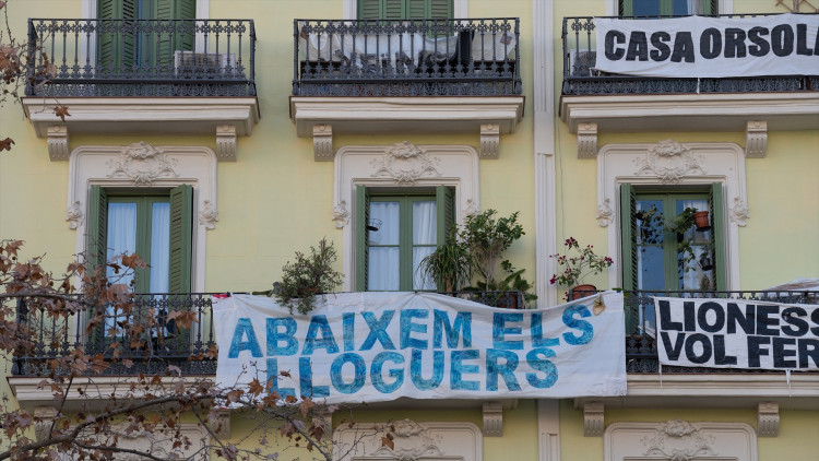 Estampa de la protesta a la Casa Orsola| Europa Press. 