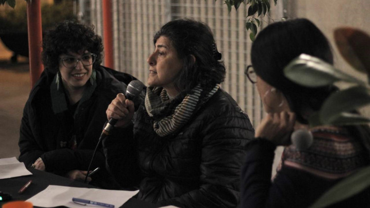 Soha Béchara durant la presentació del llibre a La Repartidora, a València.