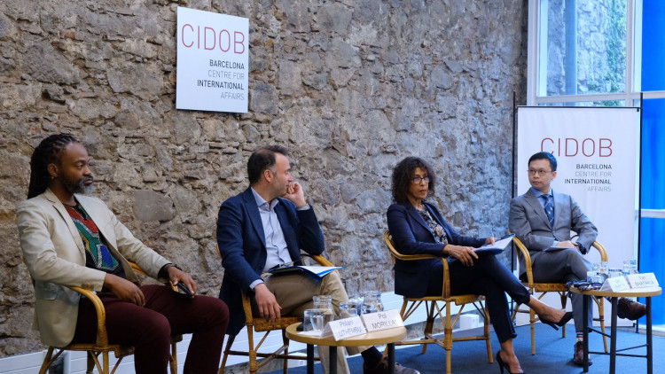 D'esquerra a dreta: el sudafricà Philani Mthembu, de l’Institut for Global Dialogue (IGD); Pol Morillas, director del CIDOB; la marroquina Len Ishmael, investigadora del Policy Center for the New South, i Yan Shaoua, subdirector del Centre de Relacions Xina-Europa de la Universitat de Fudan (Xangai, Xina) // CIDOB