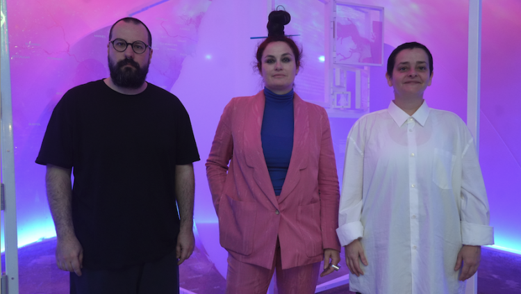 D'esquerra a dreta, els arquitectes responsables de "Parlaments d'aigua": Alejandro Muiño, Eva Franch i Mireia Luzárraga. ACN / Eli Don