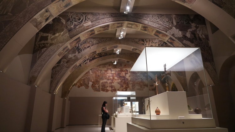 Sala del MNAC amb les pintures murals provinents de Sixena. ACN