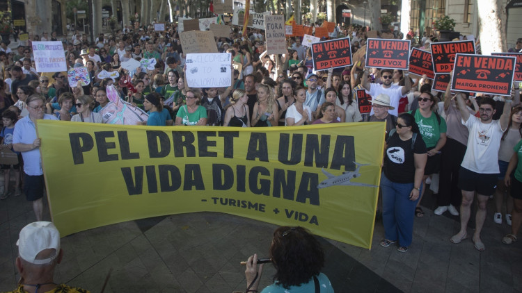 Iimatge de la manifetació contra la turistificació a Palma