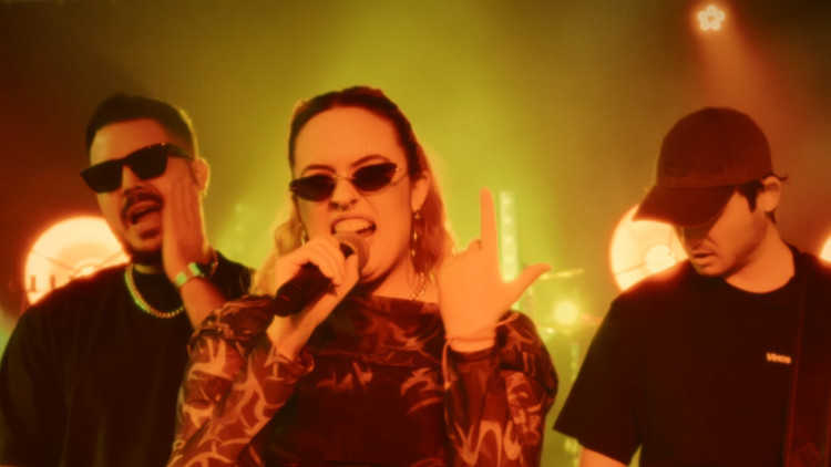 Jazzwoman a un dels seus videoclips| Jazzwoman/Propaganda pel Fet!