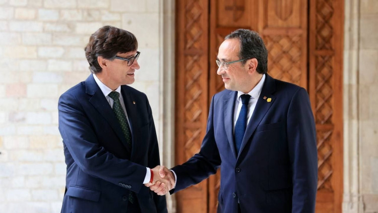 El president de la Generalitat de Catalunya, el socialista Salvador Illa, i el president del Parlament de Catalunya, el 'juntaire' Josep Rull| Europa Press. 