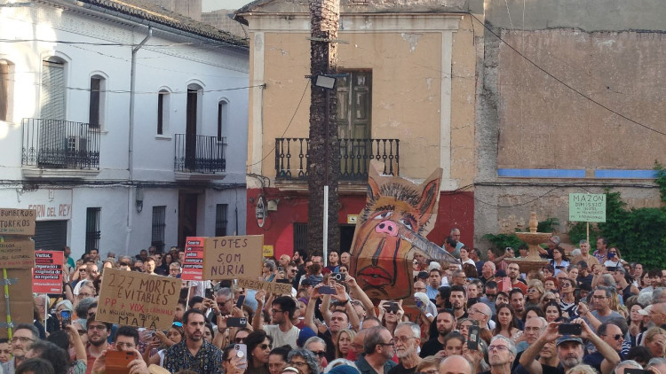 Novena manifestació contra el cap del Consell, Carlos Mazón, per la dana| EL TEMPS/Moisés Pérez. 