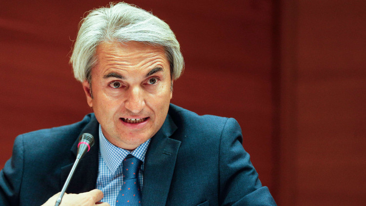 L’advocat Manuel Broseta Dupré compareix en la comissió d’investigació per les irregularitats en la gestió de Ciegsa, l’empresa encarregada de construir els col·legis en barracons del País Valencià. Broseta va assessorar legalment la firma pública.. EFE
