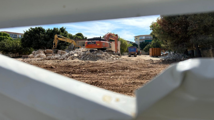 Obres de demolició i reconstrucció del CEIP Orba, a Alfafar. EL TEMPS