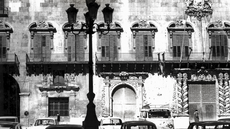 Imatgeb antiga de la façana del consistori alacantí.. Arxiu EL TEMPS