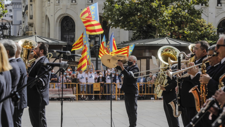 Una banda interpreta l'himne durant els actes del 9 d'octubre. Europa Press