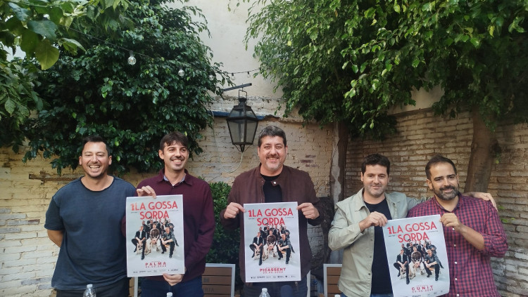 Salva Bolufer (bateria), Álex Seguí (veu i dolçaina), Josep Nadal (veu), Pere Joan Pons (dolçaina) i Jordi Martí (baix) a la presentació del seu retorn, a Benimaclet (València)| Moisés Pérez. 