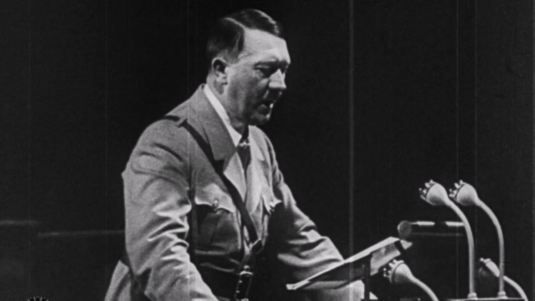 Fotograma del film 'Ce qu'il a dit: Ce qu'il a fait' (El que ha dit: el que ha fet), sobre les mentides de Hitler, de Germaine Dulac. ACN/ Museu Tàpies