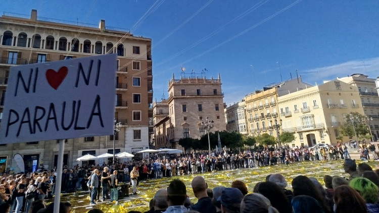 La plaça recorda les víctimes de la barrancada| Moisés Pérez. 