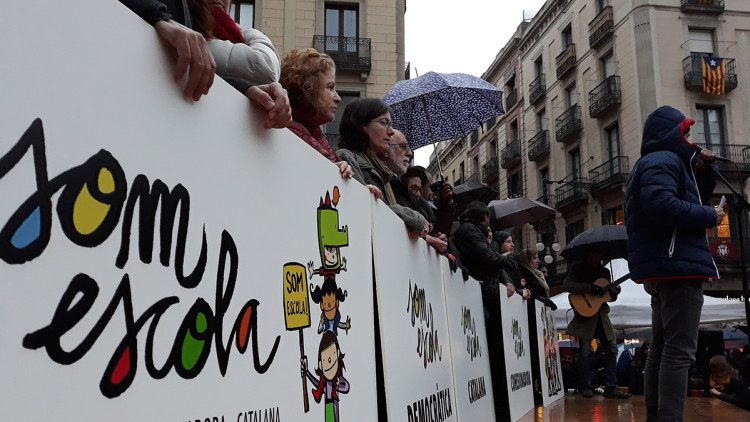 Manifestació a la Plaça Sant Jaume. Òmnium Cultural