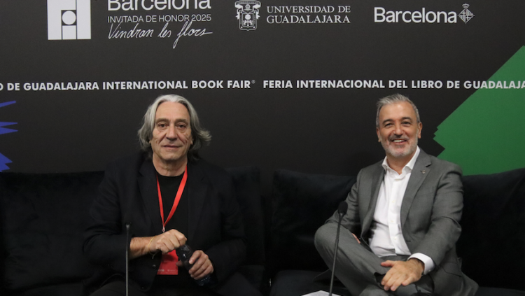 L'alcalde de Barcelona, Jaume Collboni, i el regidor de Cultura, Xavier Marcè, a la Fira Internacional del Llibre de Guadalajara (Mèxic). Nico Tomàs // ACN