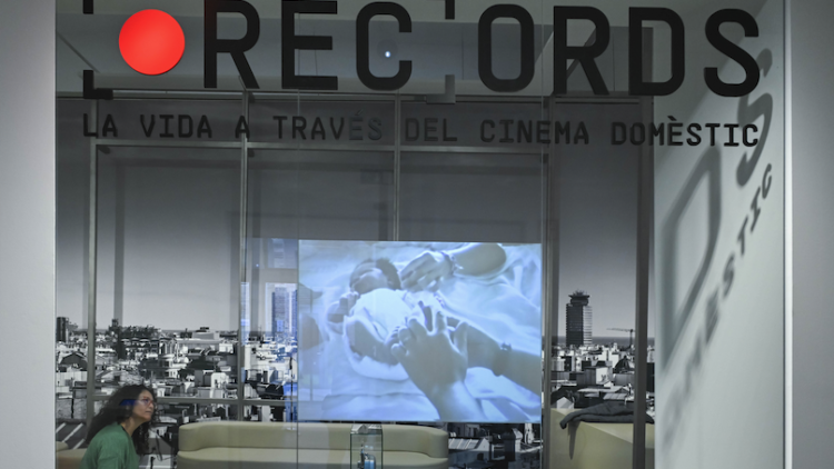 Entrada de l'exposició [REC]ords // ©Fundació ”la Caixa”