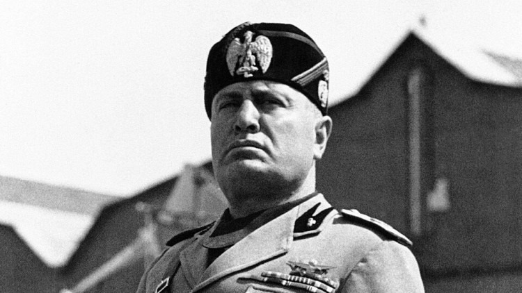Benito Mussolini, dictador feixista italià, vestit amb el seu uniforme| Viquipèdia