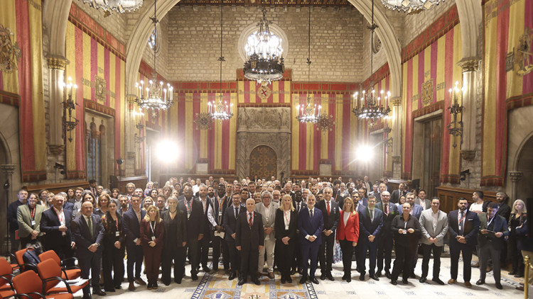 Assistents i participants de la Cimera Mundial Metropolitana al Saló de Cent de l’ Ajuntament de Barcelona| Òscar Giralt