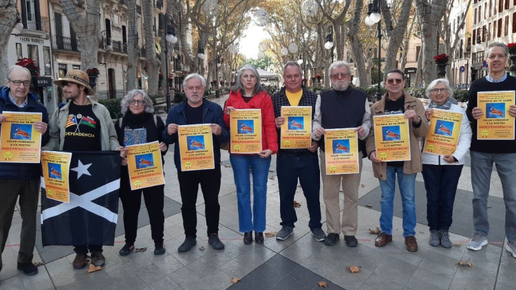 Representants de l'Assemblea Sobiranista convocant a la manifestació (Foto Assemblea Sobiranista de Mallorca)