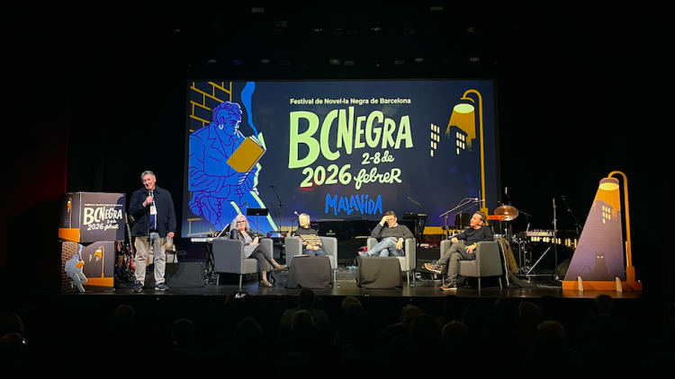 Presentació de Barcelona, trilogia policíaca, amb Carlos Zanón  (esquerra), Teresa Solana, Margarida Aritzeta, Ilya Pérdigo i Àlex Martín Escribà (dreta) a Paral·lel 62, el 2 de febrer