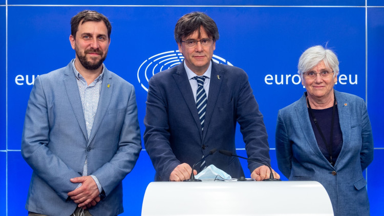 Toni Comín, Carles Puigdemont i Clara Ponsatí al Parlament Europeu| Europa Press