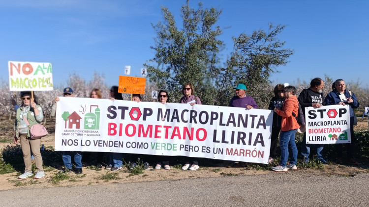 Els veïns del Camp de Túria i la Serrania es manifesten contra la planta de biometà a Llíria