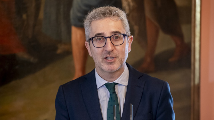 El nou ministre d’Hisenda, el valencià Arcadi España, durant la seua presa de possessió com a ministre, aquest divendres.. Europa Press