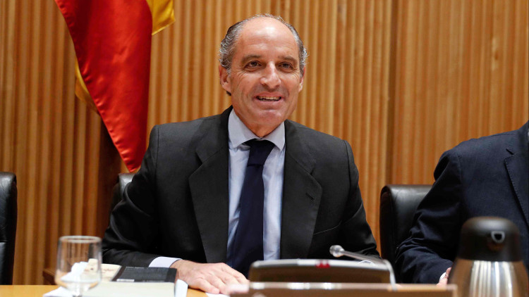 Francisco Camps, durant la seua compareixença a la comissió del Congrés que investiga el finançament il·legal del PP.. EFE