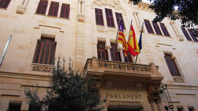 Entra principal al Parlament de les Illes Balears.
