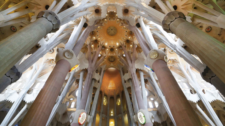 Una imatge interior de la Sagrada Família, la més gran obra de Gaudí a Barcelona.. Jordi Play