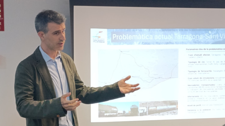 Efraín Larrea, responsable d'estudis logístics de MCRIT