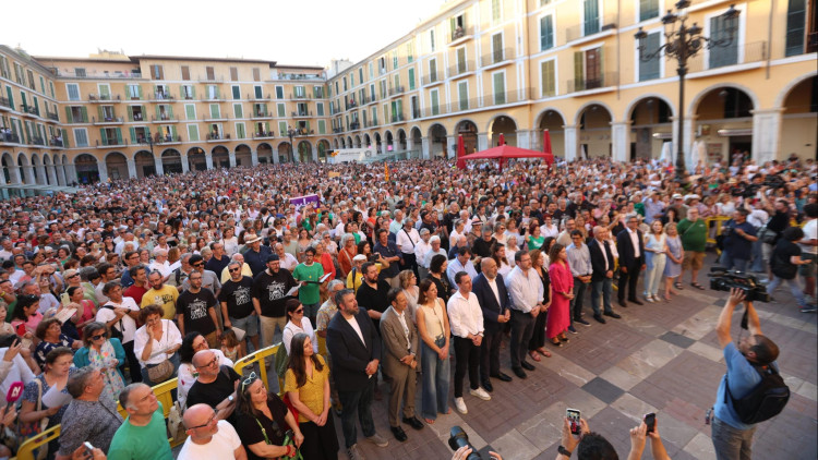 La cantada popular a la plaça Major de Palma (Foto Europa Press)