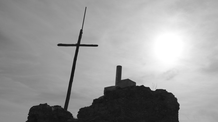 Cim del puig de Cebolla amb les restes del castell del Puig