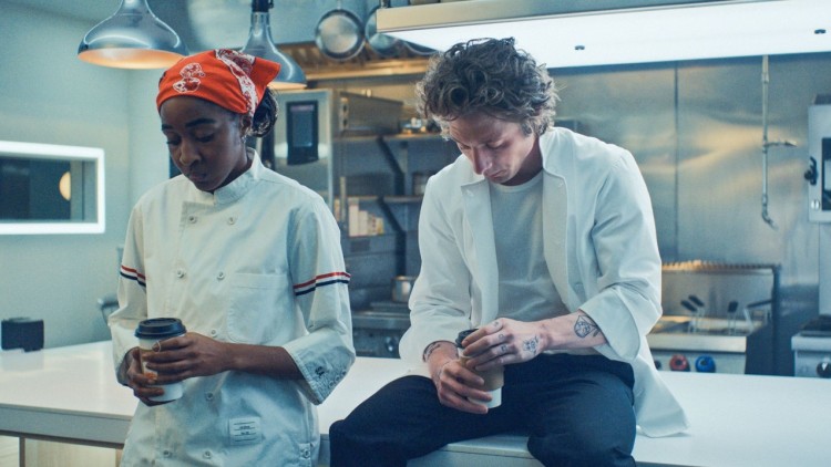 Ayo Edeberi i Jeremy Allen White, el cor de la cuina de 'The Bear'.