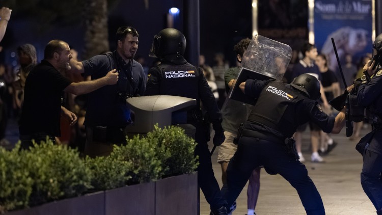 Violència policial contra els manifestants| Europa Press